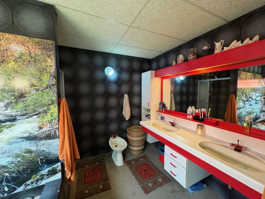 4 Bedroom Property for Sale in Heuwelsig Free State